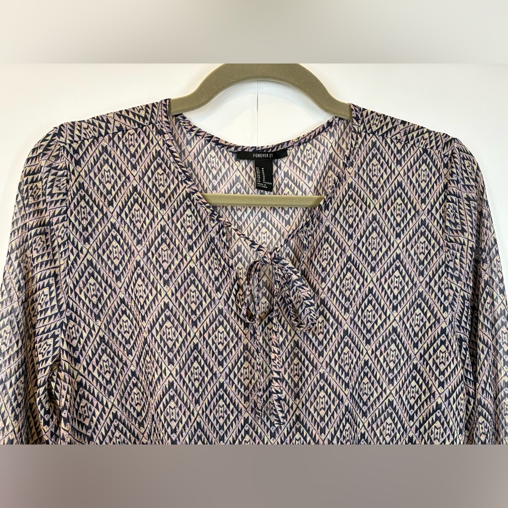 Forever 21 Boho Peasant Smocked Waist Tie Neck Geometric Blouse Size Medium - Picture 5 of 8